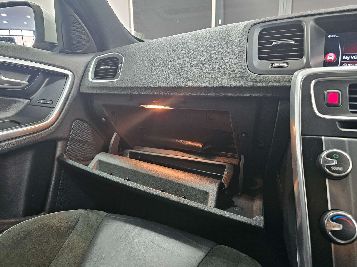 Used Volvo V60 2016 for sale - 77571265: Photo 71