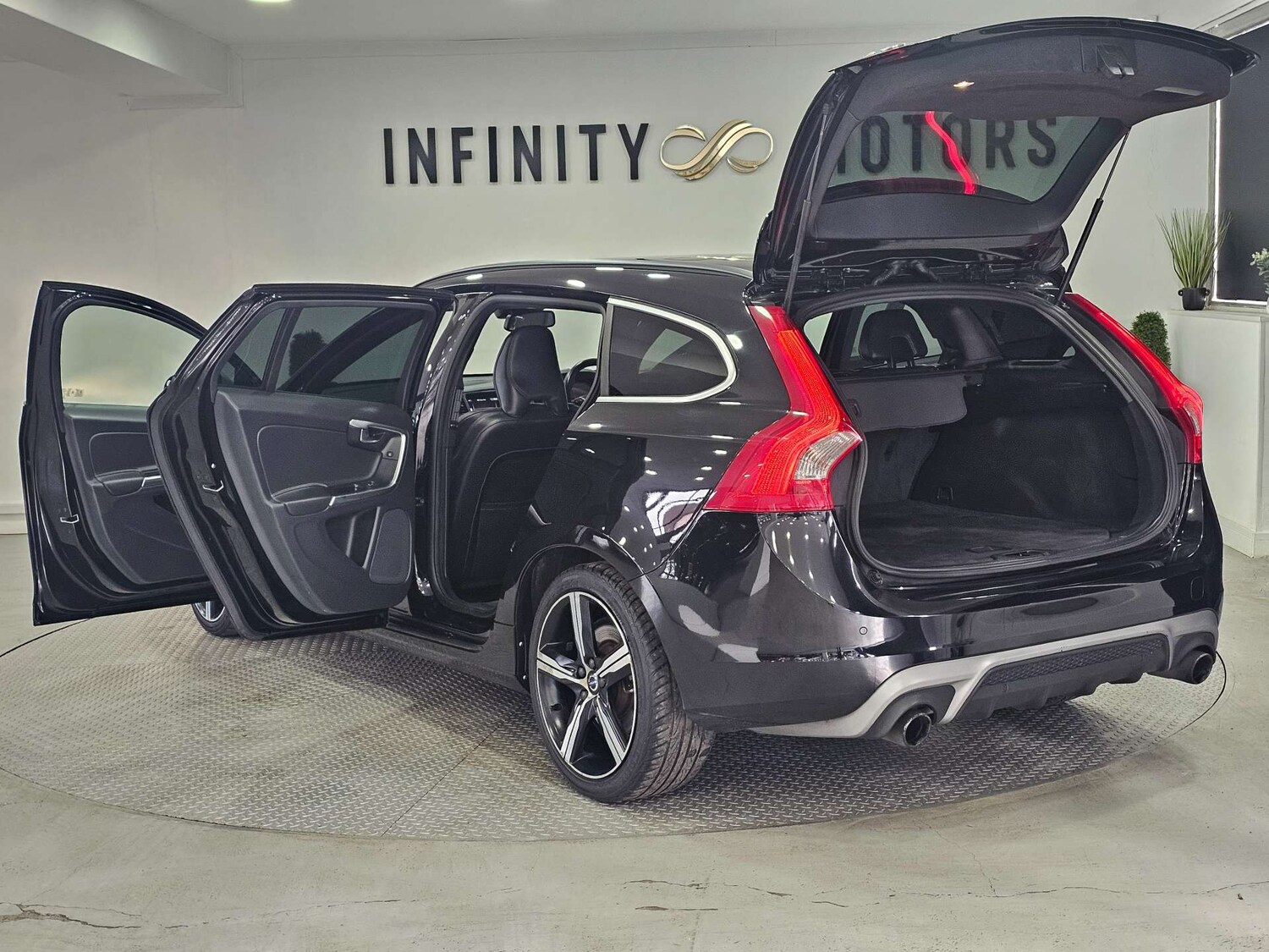 Used Volvo V60 2016 for sale - 77571265: Photo 81