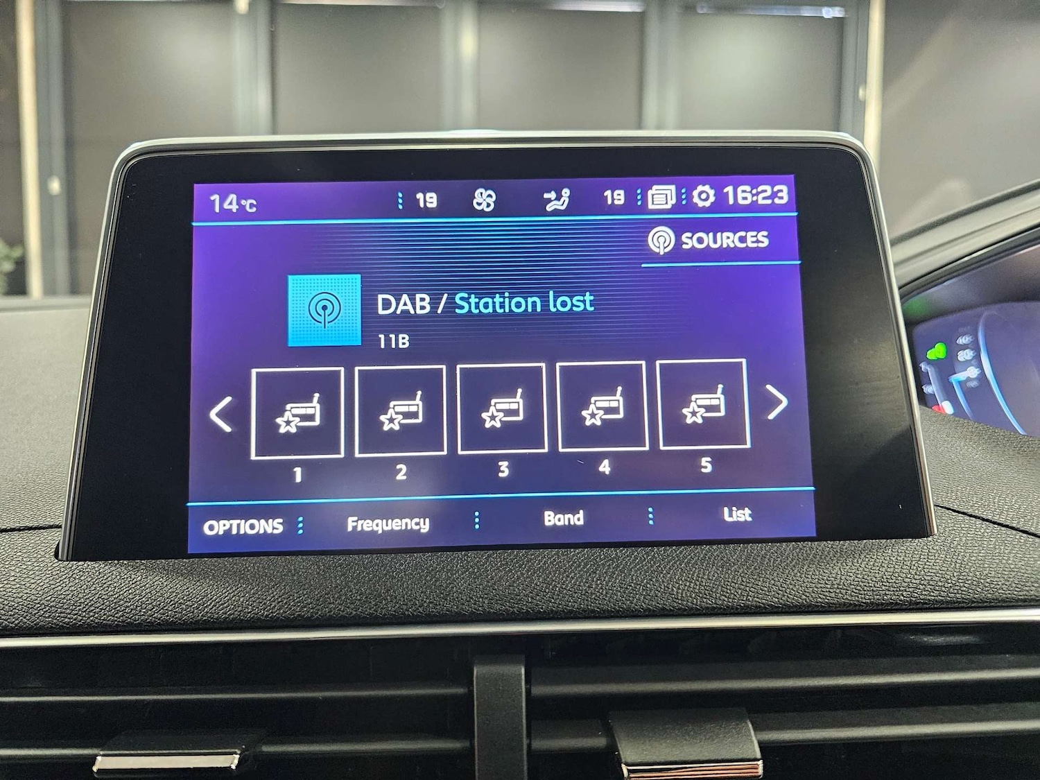 Used Peugeot 3008 2017 for sale - 77301749: Photo 50