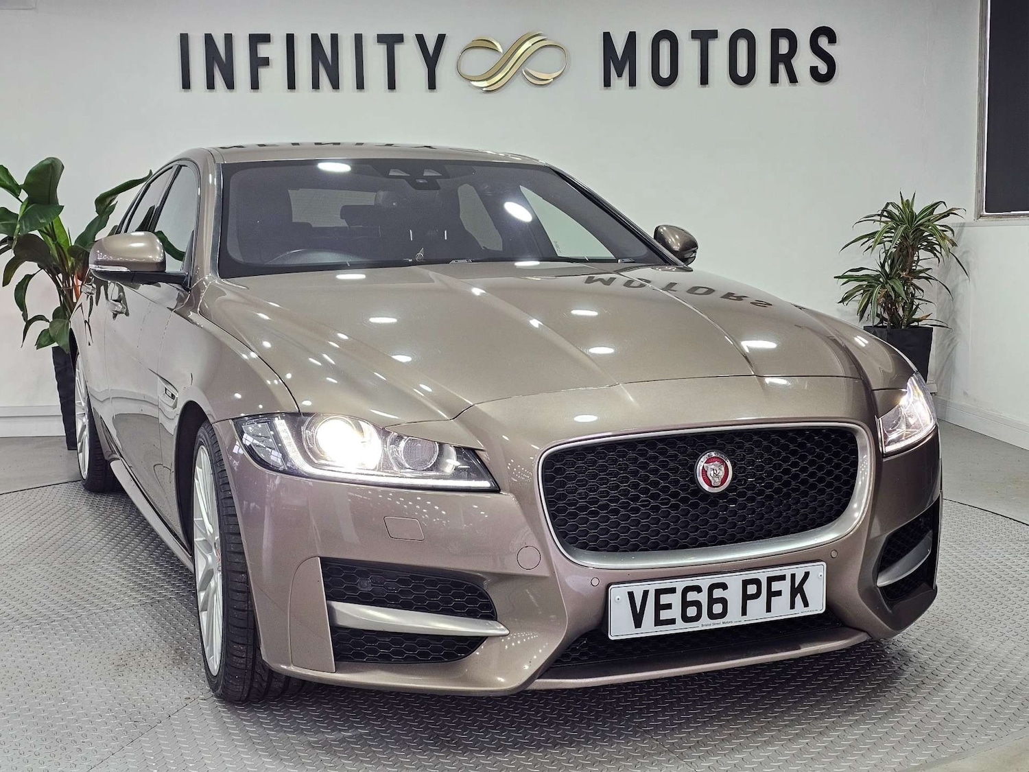 Used Jaguar XF 2016 for sale - 77420257: Photo 1