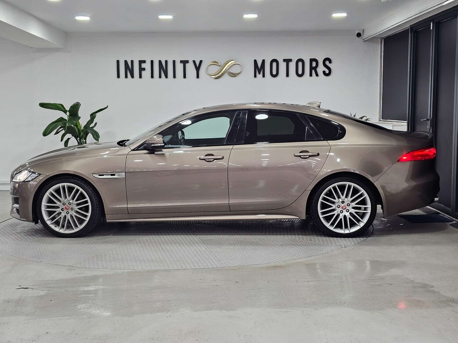 Used Jaguar XF 2016 for sale - 77420257: Photo 18