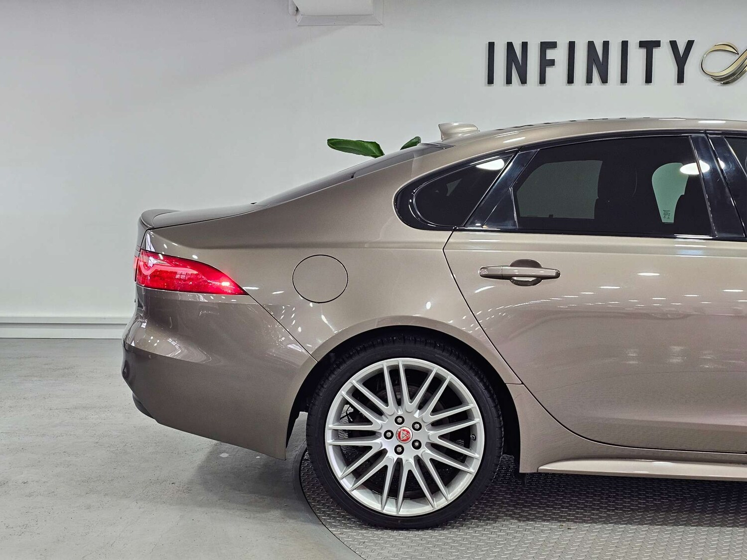 Used Jaguar XF 2016 for sale - 77420257: Photo 32