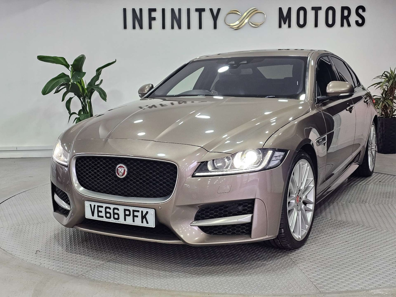 Used Jaguar XF 2016 for sale - 77420257: Photo 4
