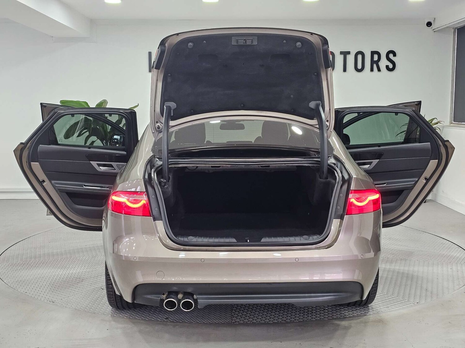 Used Jaguar XF 2016 for sale - 77420257: Photo 44