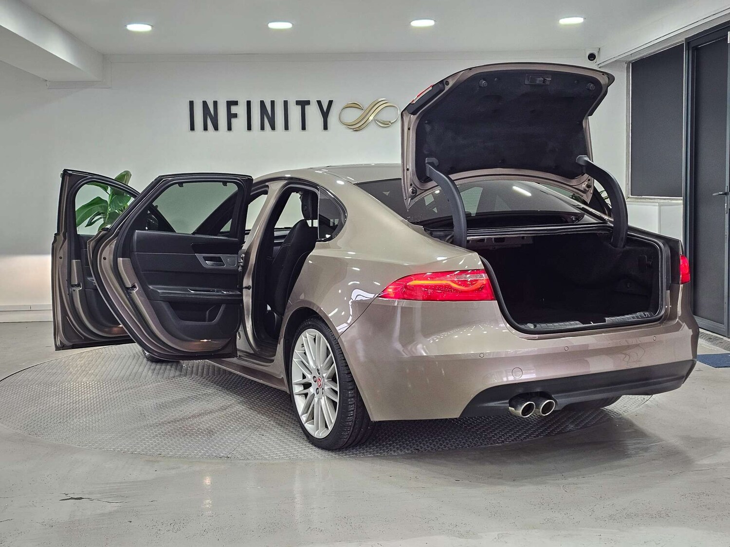 Used Jaguar XF 2016 for sale - 77420257: Photo 57