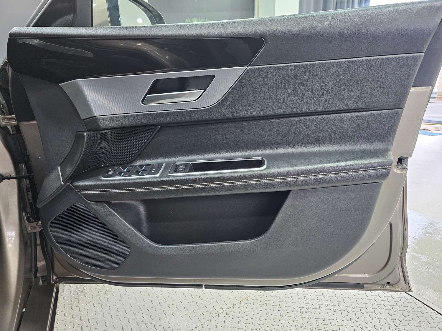 Used Jaguar XF 2016 for sale - 77420257: Photo 64