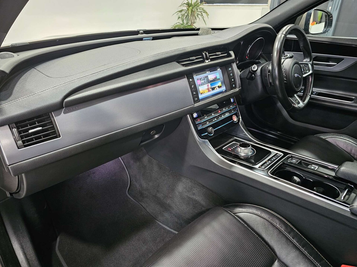 Used Jaguar XF 2016 for sale - 77420257: Photo 90