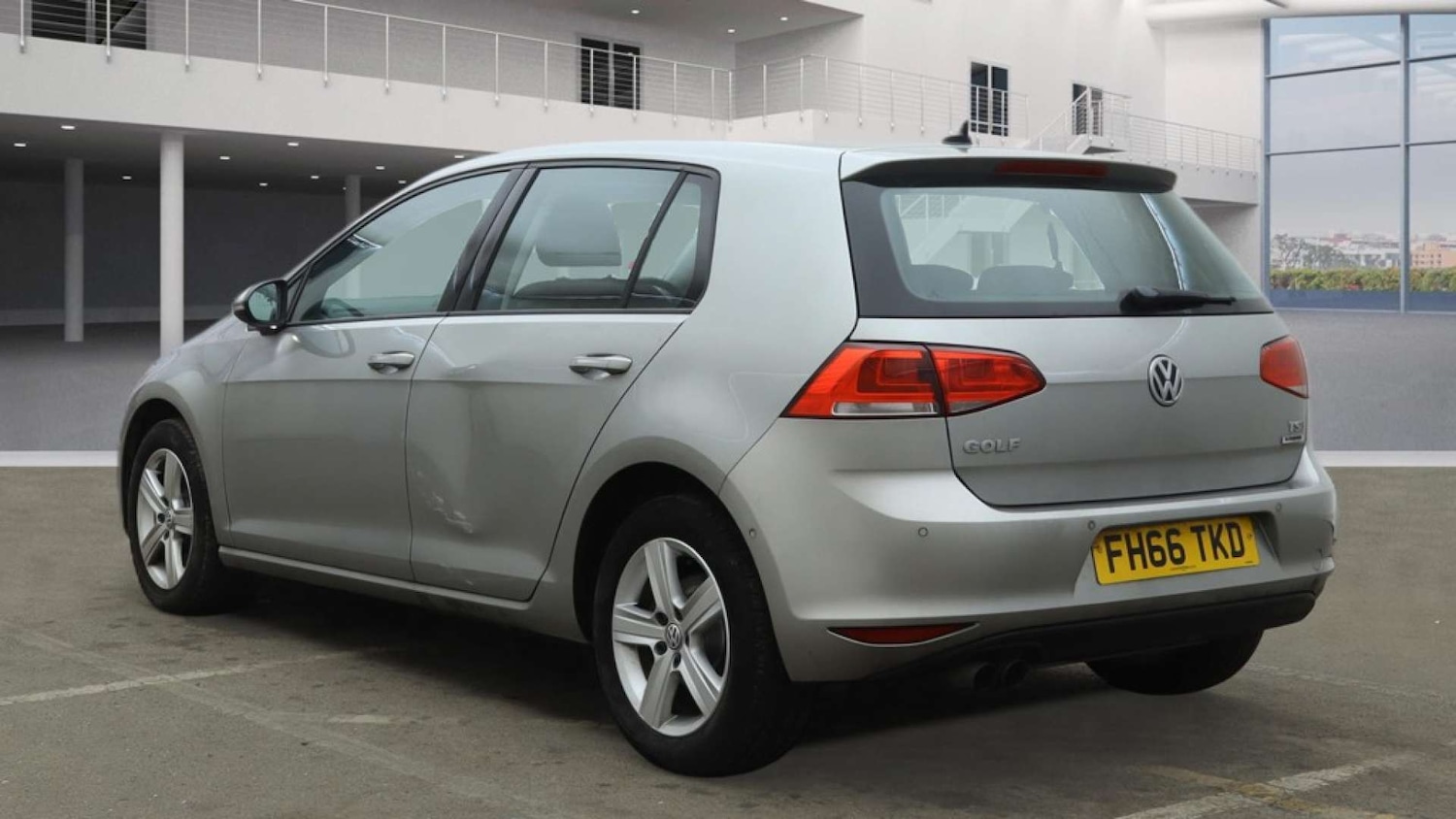 Used Volkswagen Golf 2016 for sale - 77700907: Photo 3