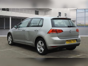 Used Volkswagen Golf 2016 for sale - 77700907: Photo