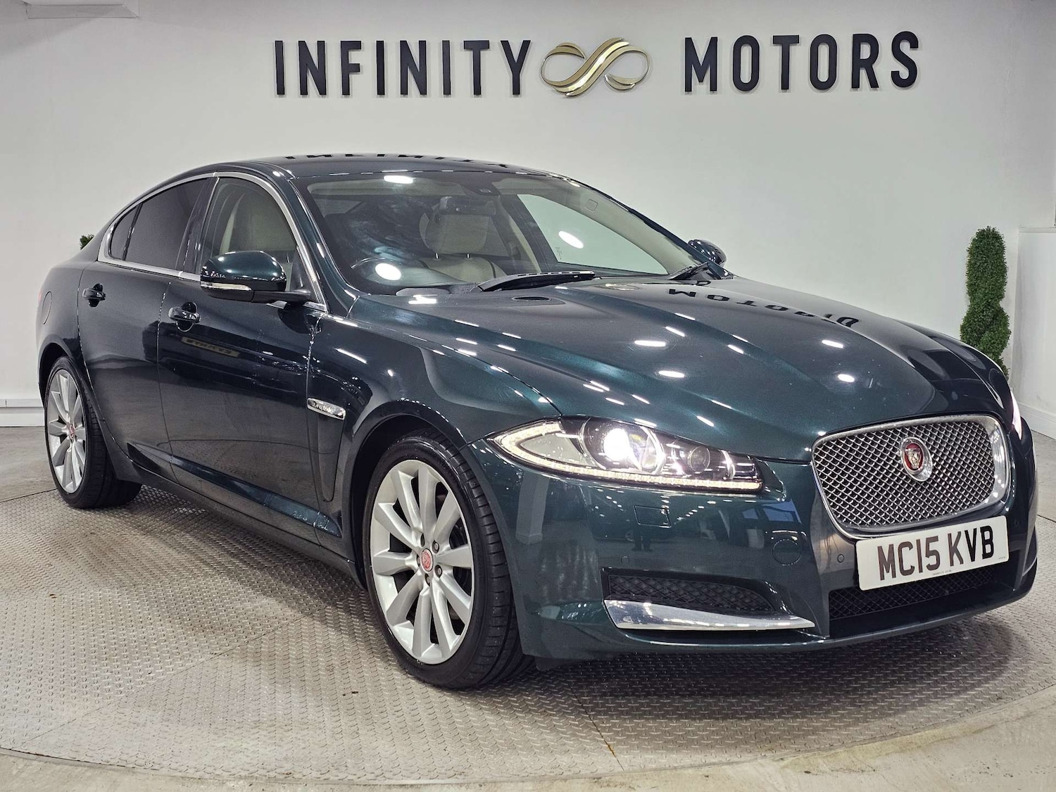 Used Jaguar XF 2015 for sale - 76972313: Photo 1