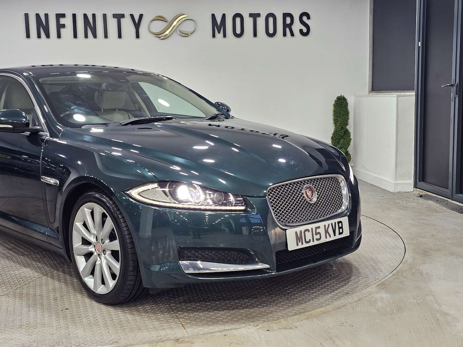 Used Jaguar XF 2015 for sale - 76972313: Photo 11