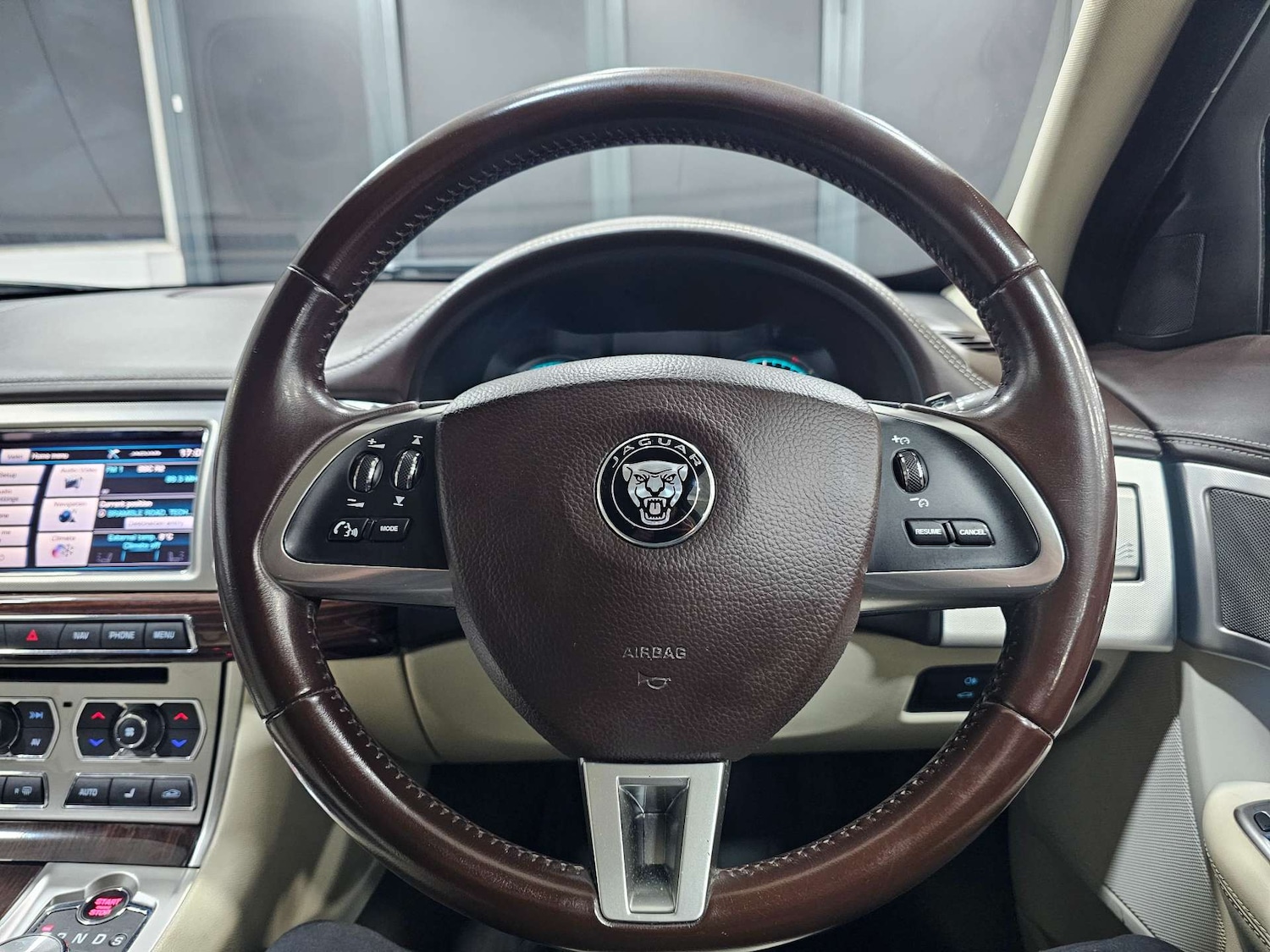 Used Jaguar XF 2015 for sale - 76972313: Photo 13