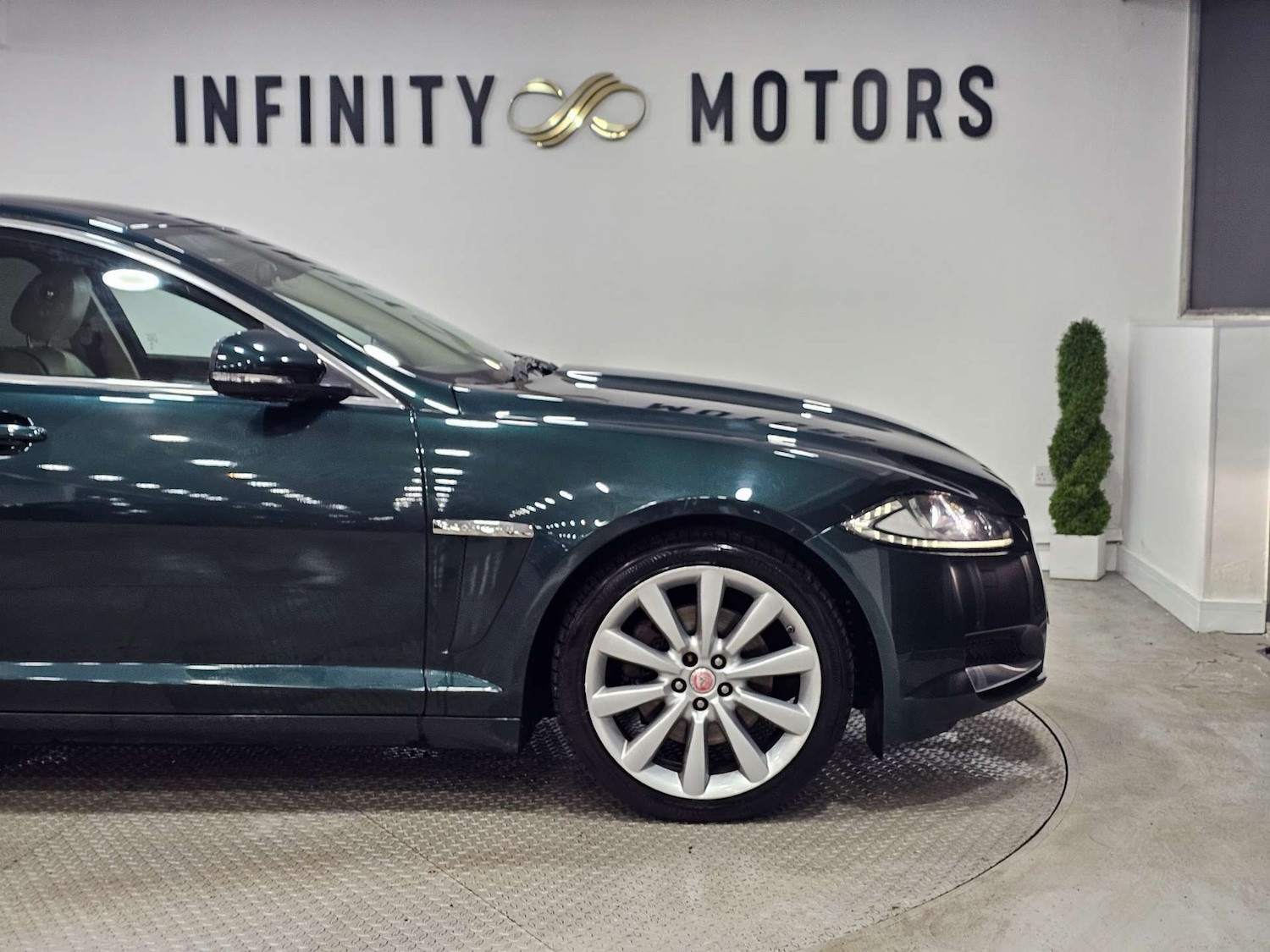 Used Jaguar XF 2015 for sale - 76972313: Photo 20