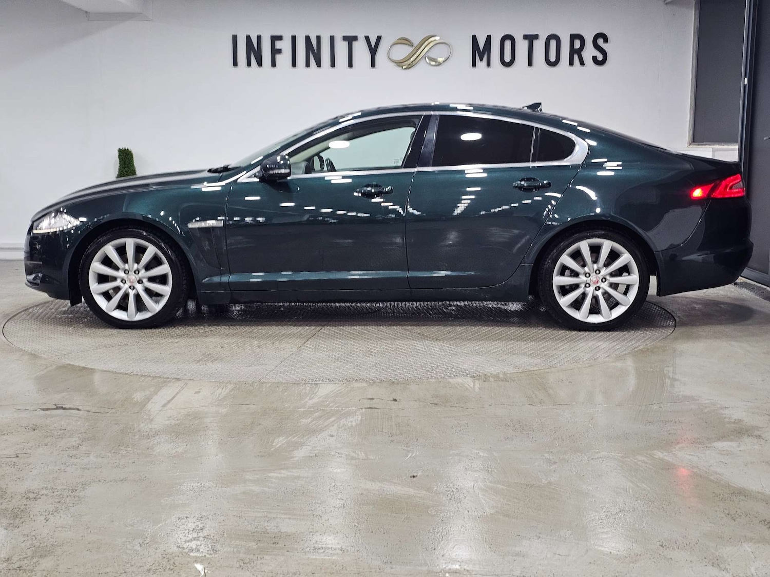 Used Jaguar XF 2015 for sale - 76972313: Photo 30