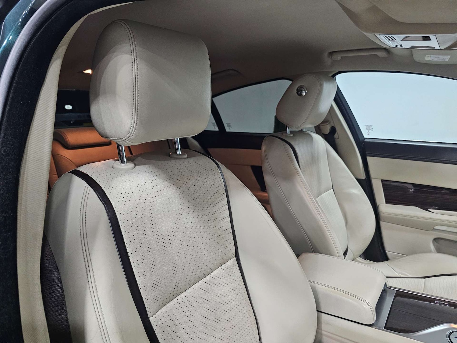 Used Jaguar XF 2015 for sale - 76972313: Photo 33