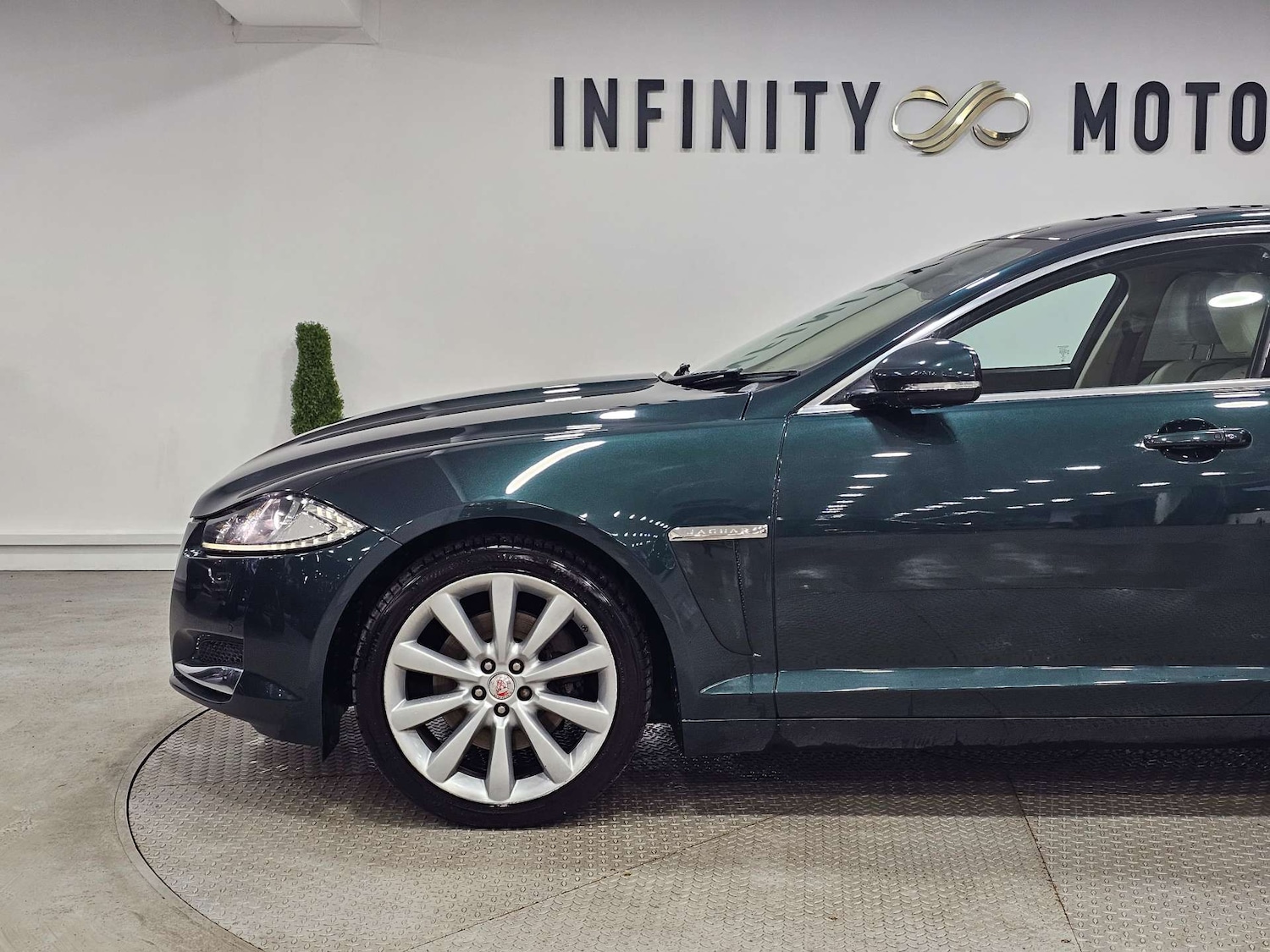 Used Jaguar XF 2015 for sale - 76972313: Photo 38