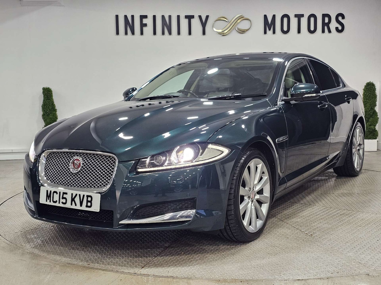 Used Jaguar XF 2015 for sale - 76972313: Photo 4