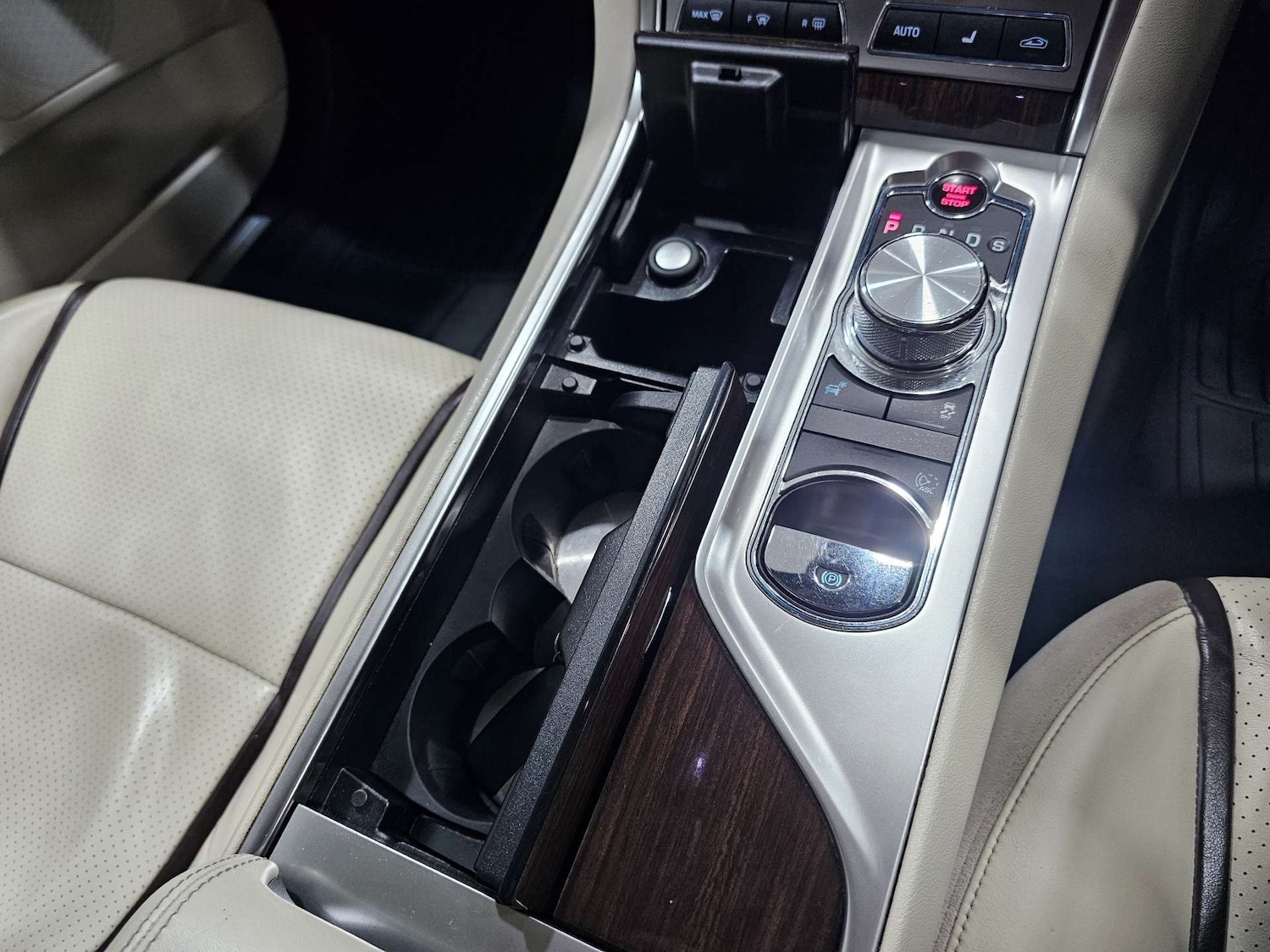 Used Jaguar XF 2015 for sale - 76972313: Photo 47