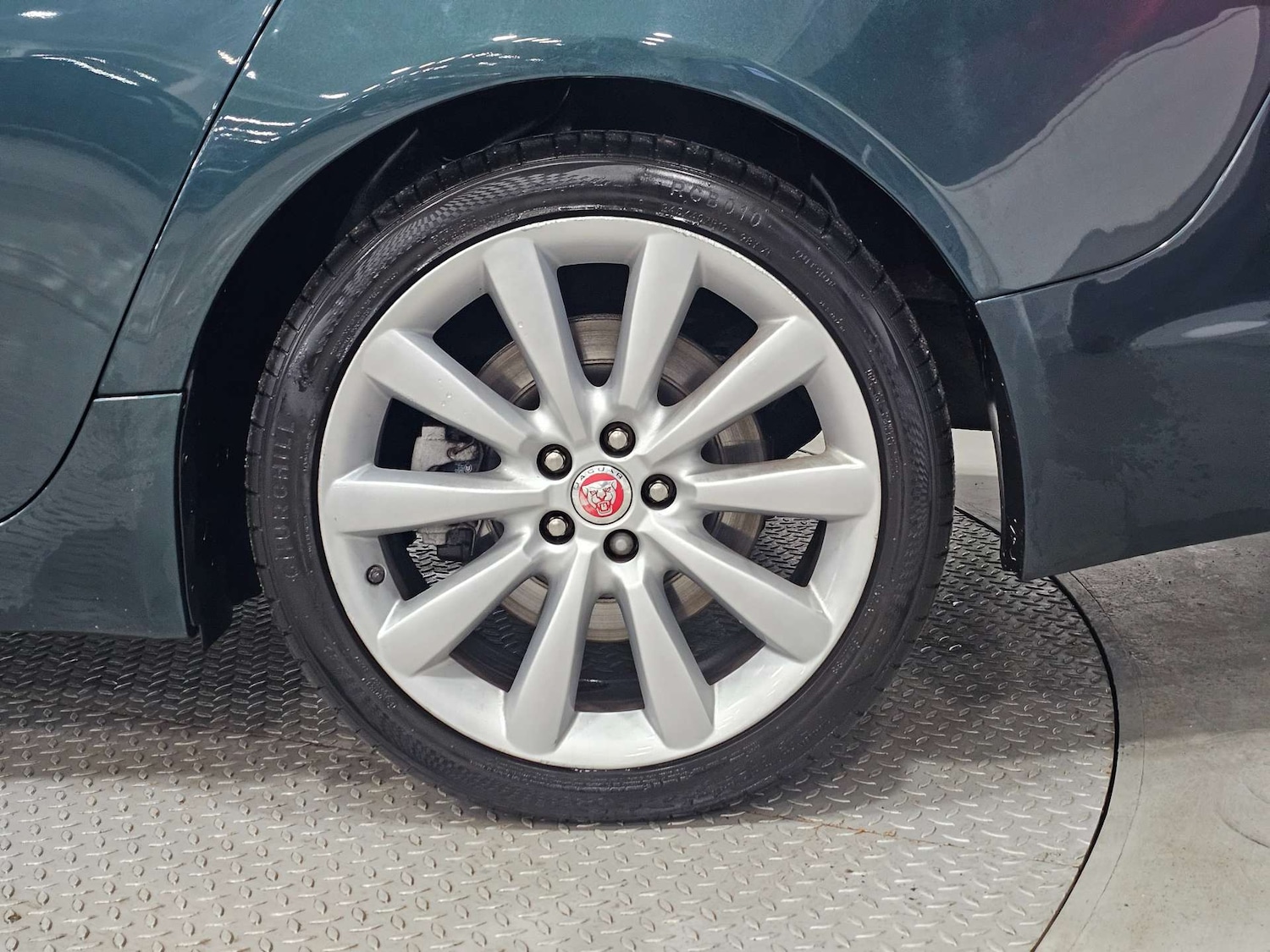 Used Jaguar XF 2015 for sale - 76972313: Photo 6