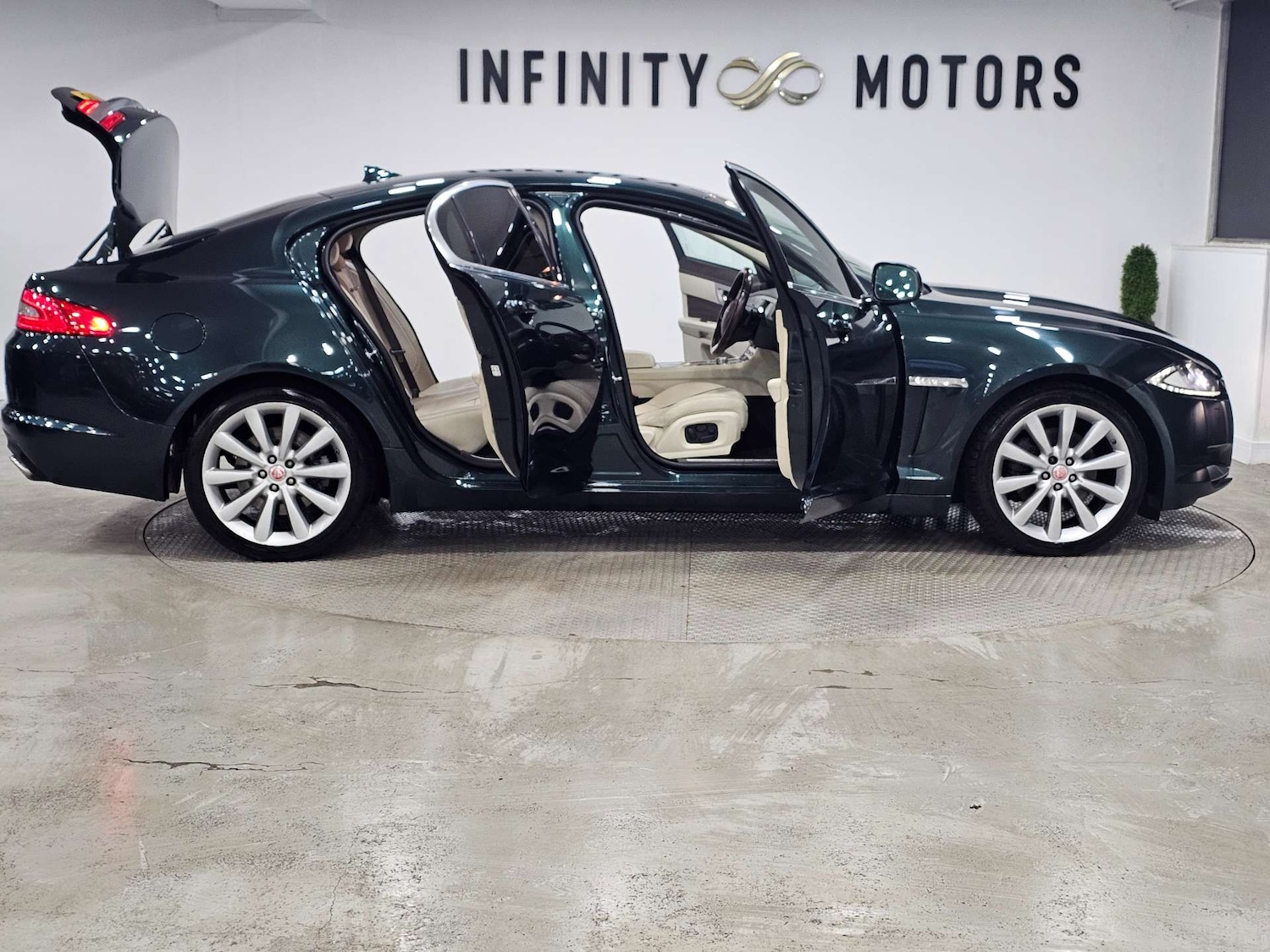 Used Jaguar XF 2015 for sale - 76972313: Photo 62