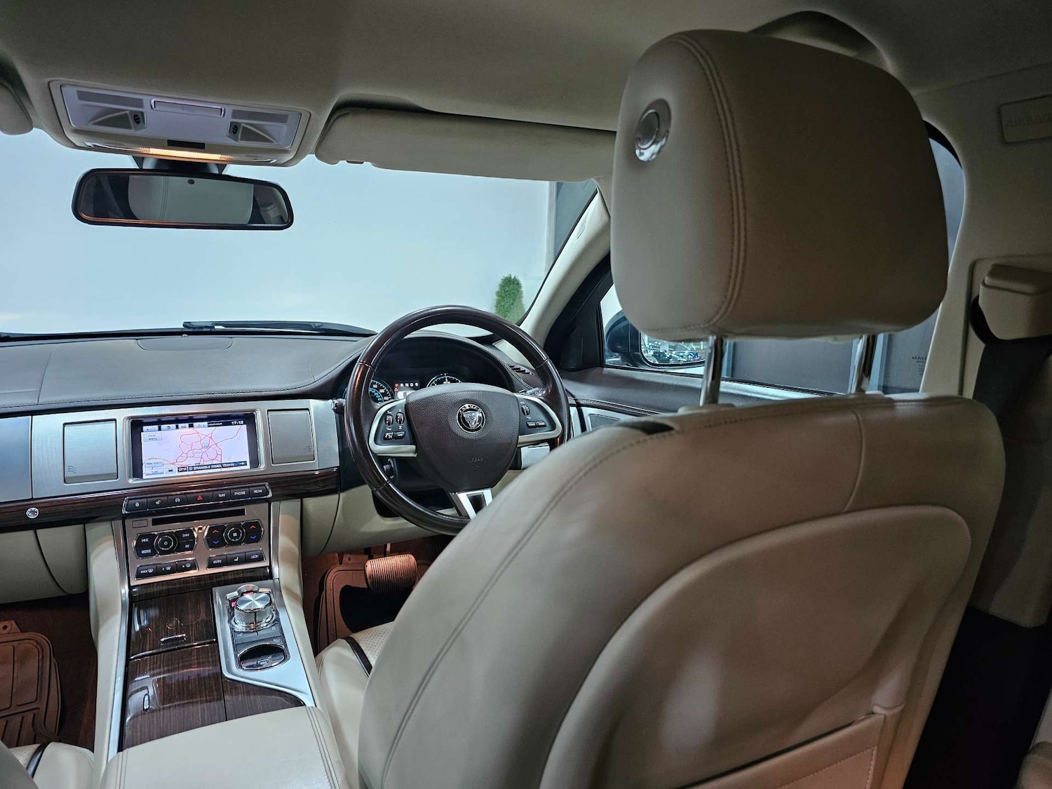 Used Jaguar XF 2015 for sale - 76972313: Photo 63