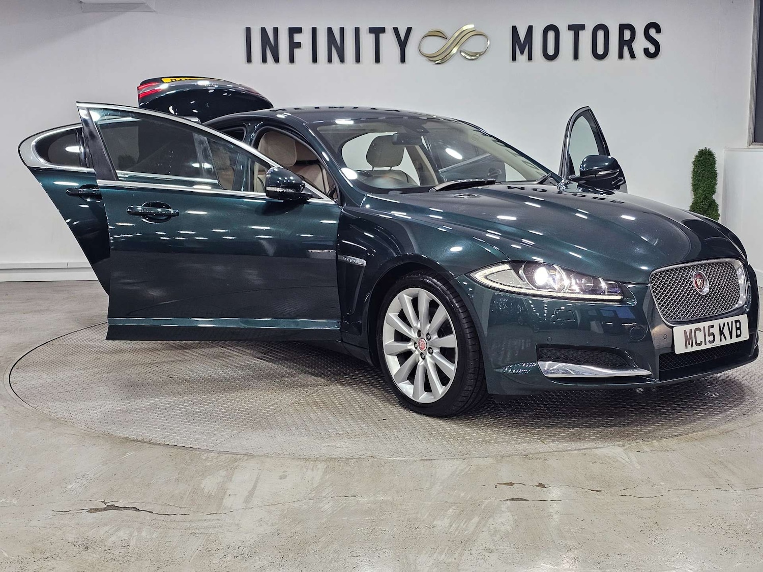 Used Jaguar XF 2015 for sale - 76972313: Photo 64