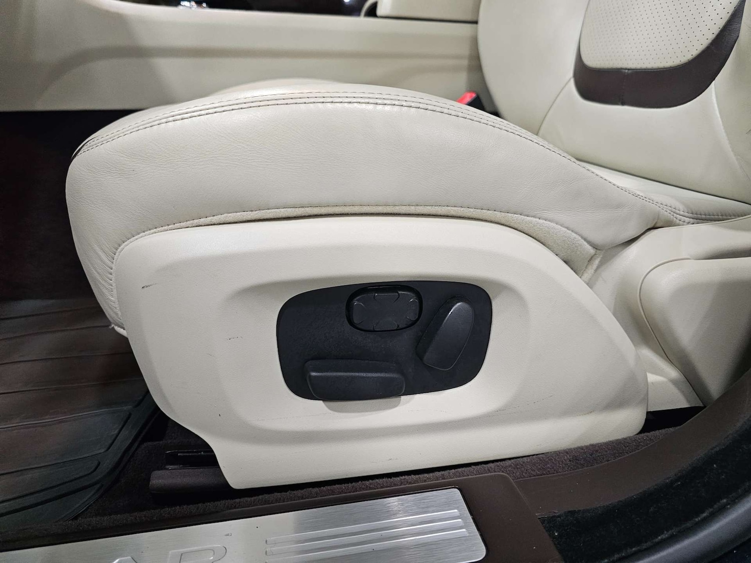 Used Jaguar XF 2015 for sale - 76972313: Photo 67