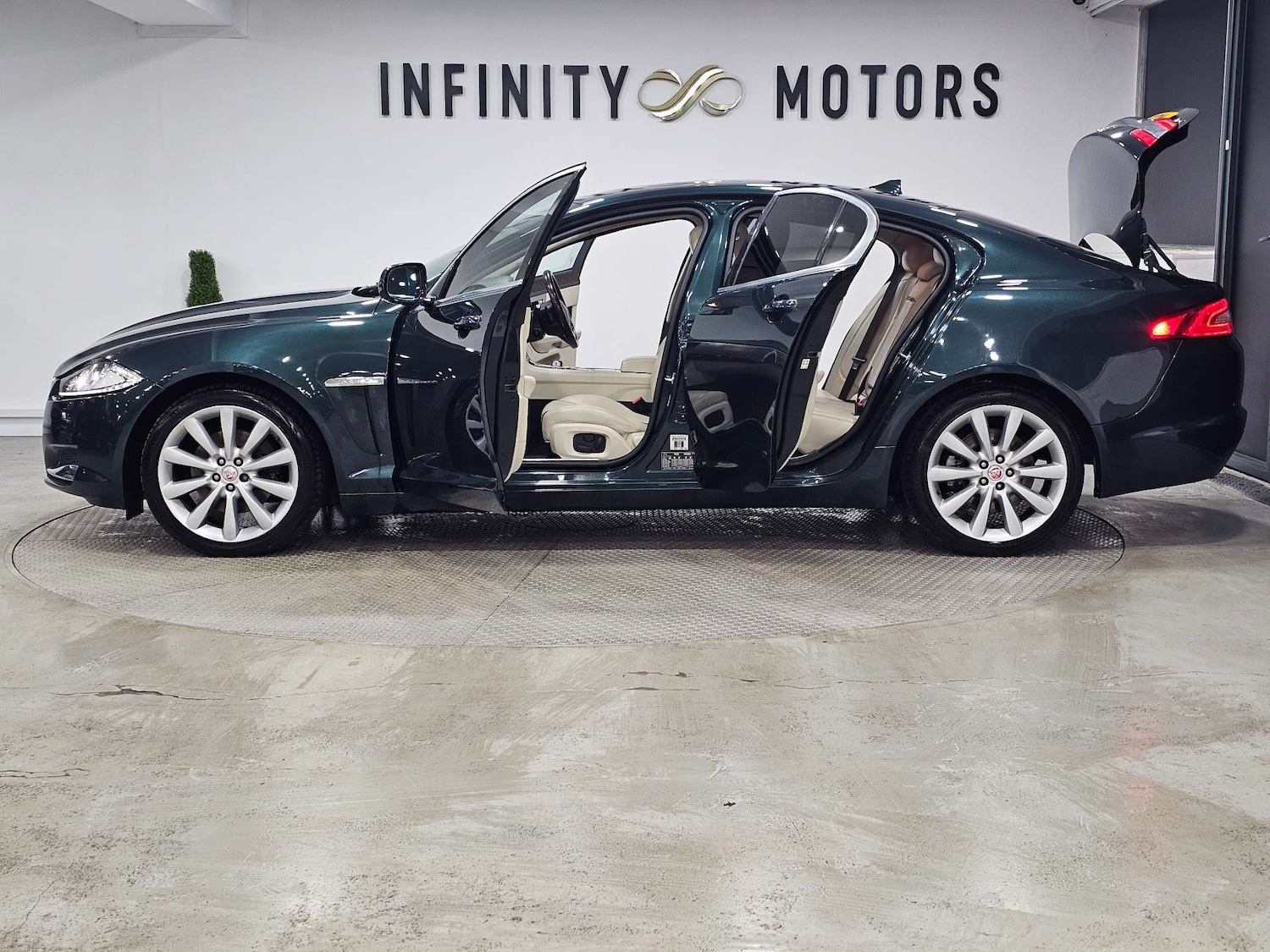 Used Jaguar XF 2015 for sale - 76972313: Photo 69