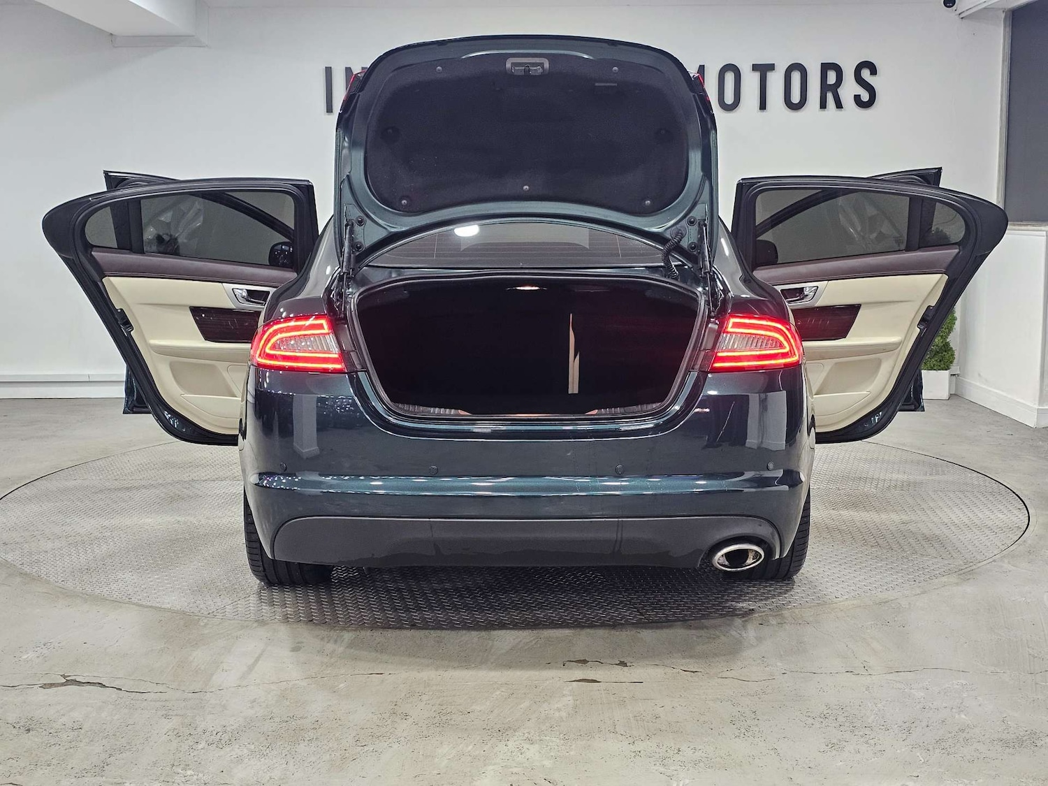 Used Jaguar XF 2015 for sale - 76972313: Photo 71