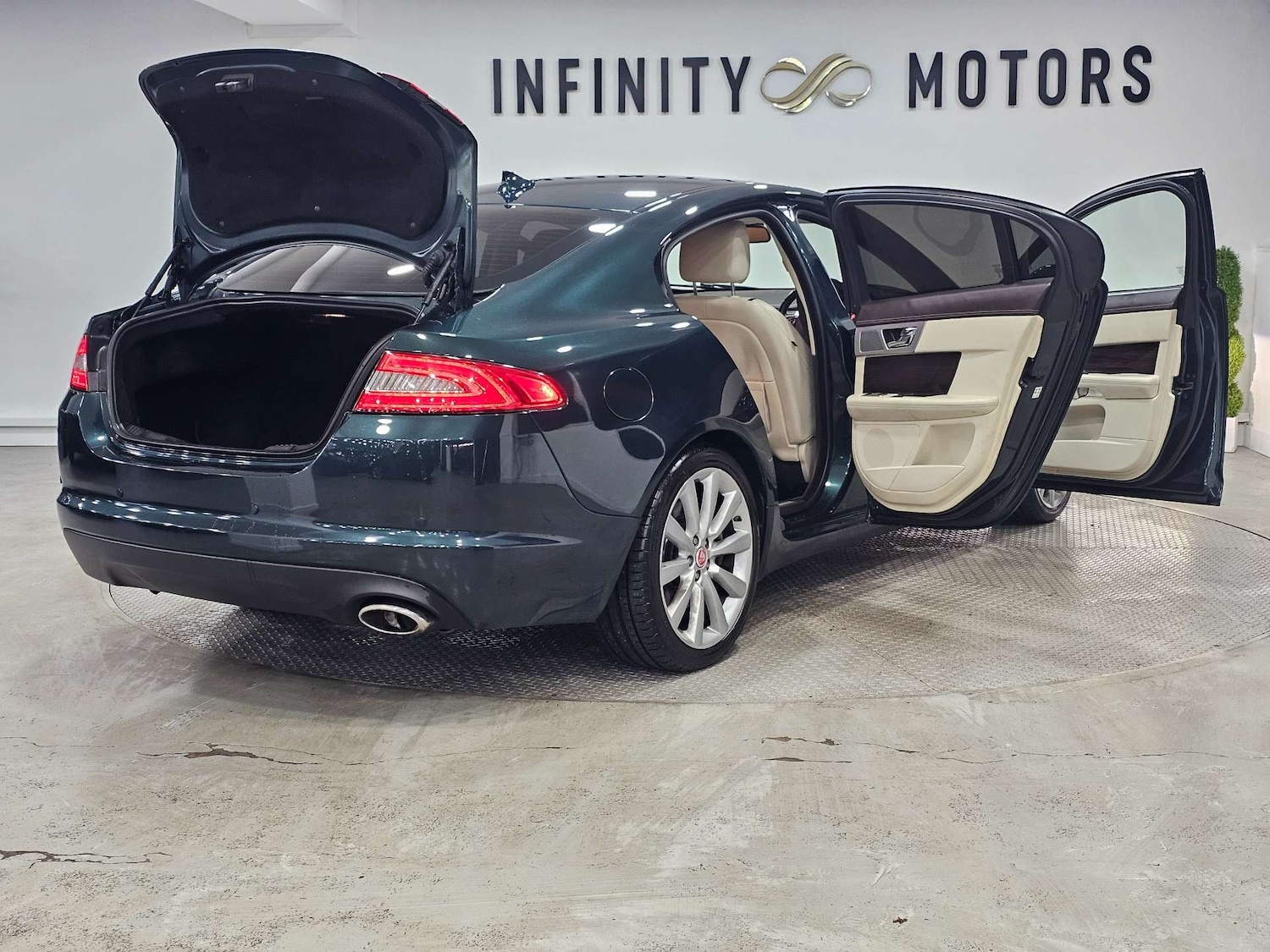 Used Jaguar XF 2015 for sale - 76972313: Photo 72