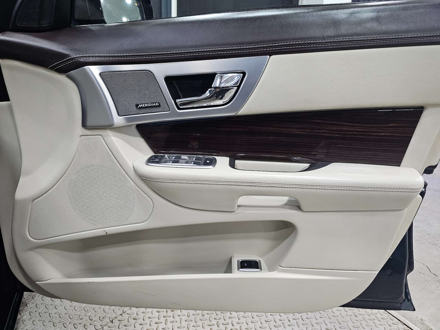 Used Jaguar XF 2015 for sale - 76972313: Photo 74