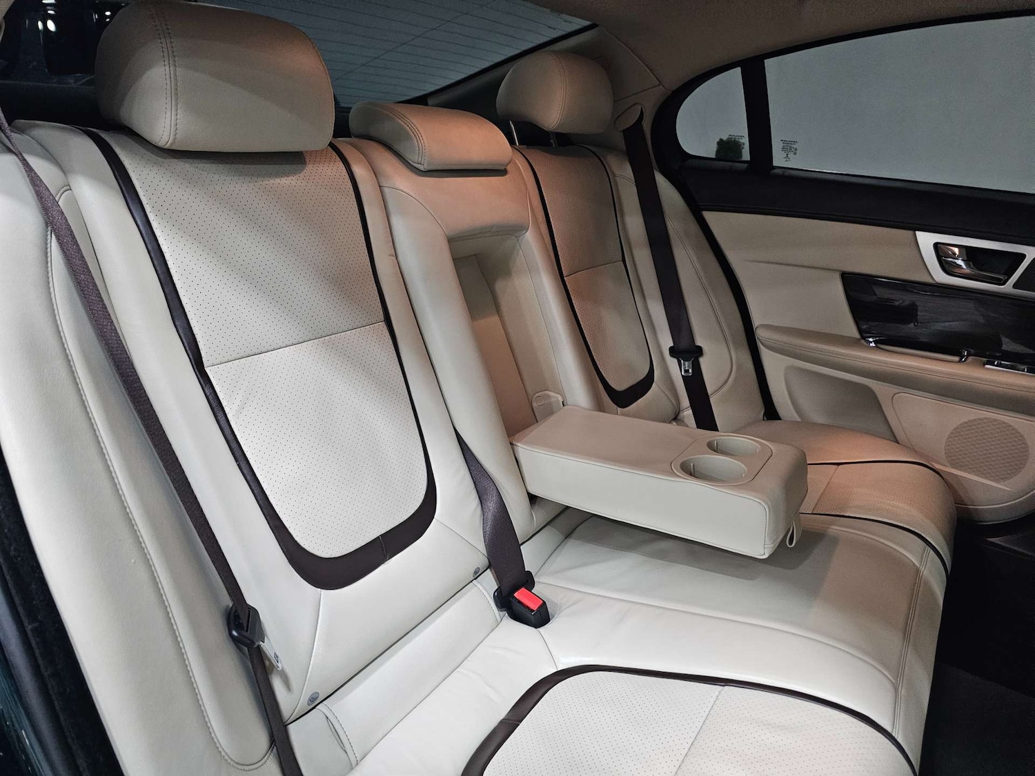 Used Jaguar XF 2015 for sale - 76972313: Photo 85