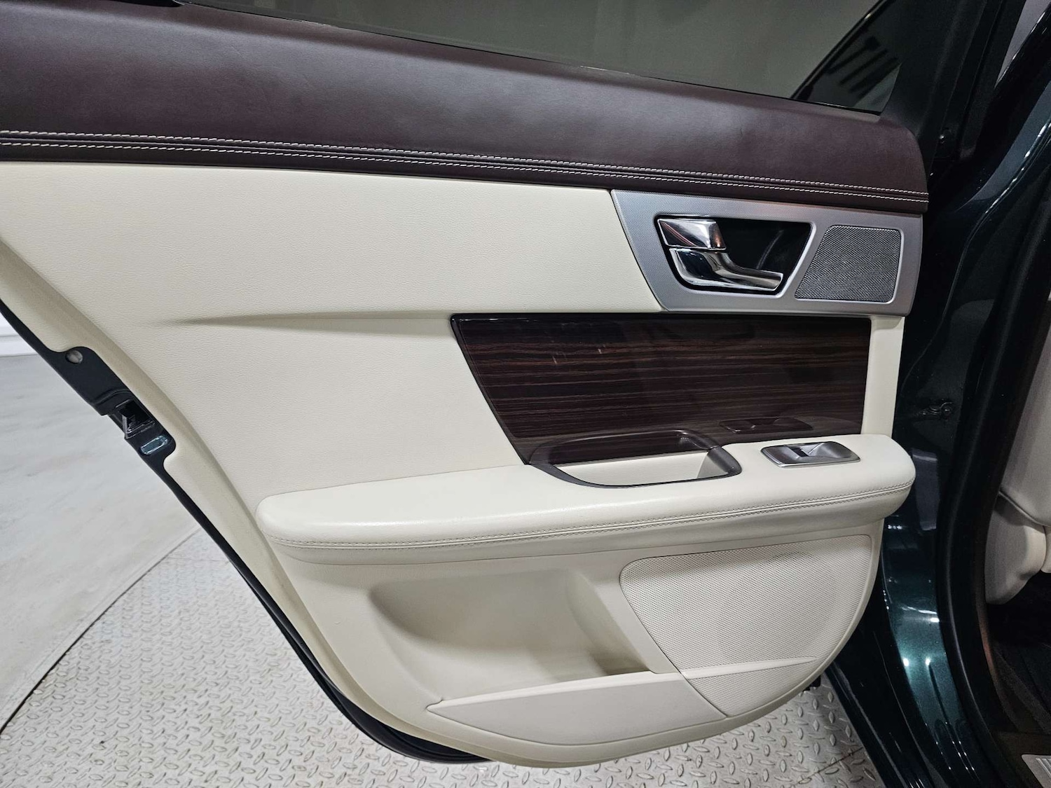 Used Jaguar XF 2015 for sale - 76972313: Photo 86