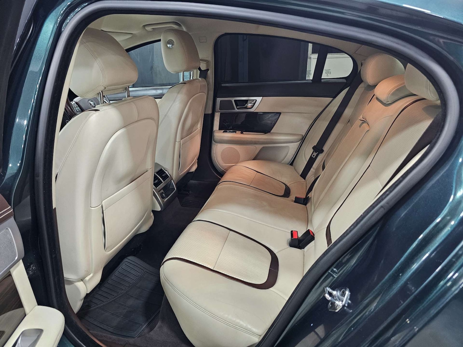 Used Jaguar XF 2015 for sale - 76972313: Photo 87