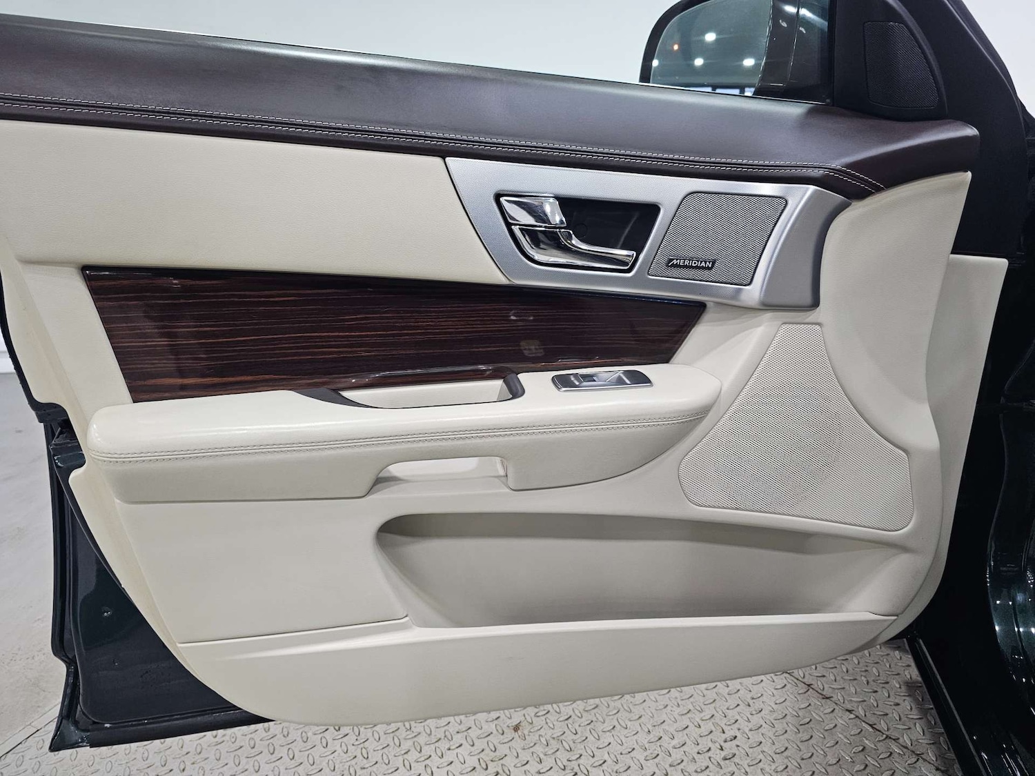 Used Jaguar XF 2015 for sale - 76972313: Photo 88