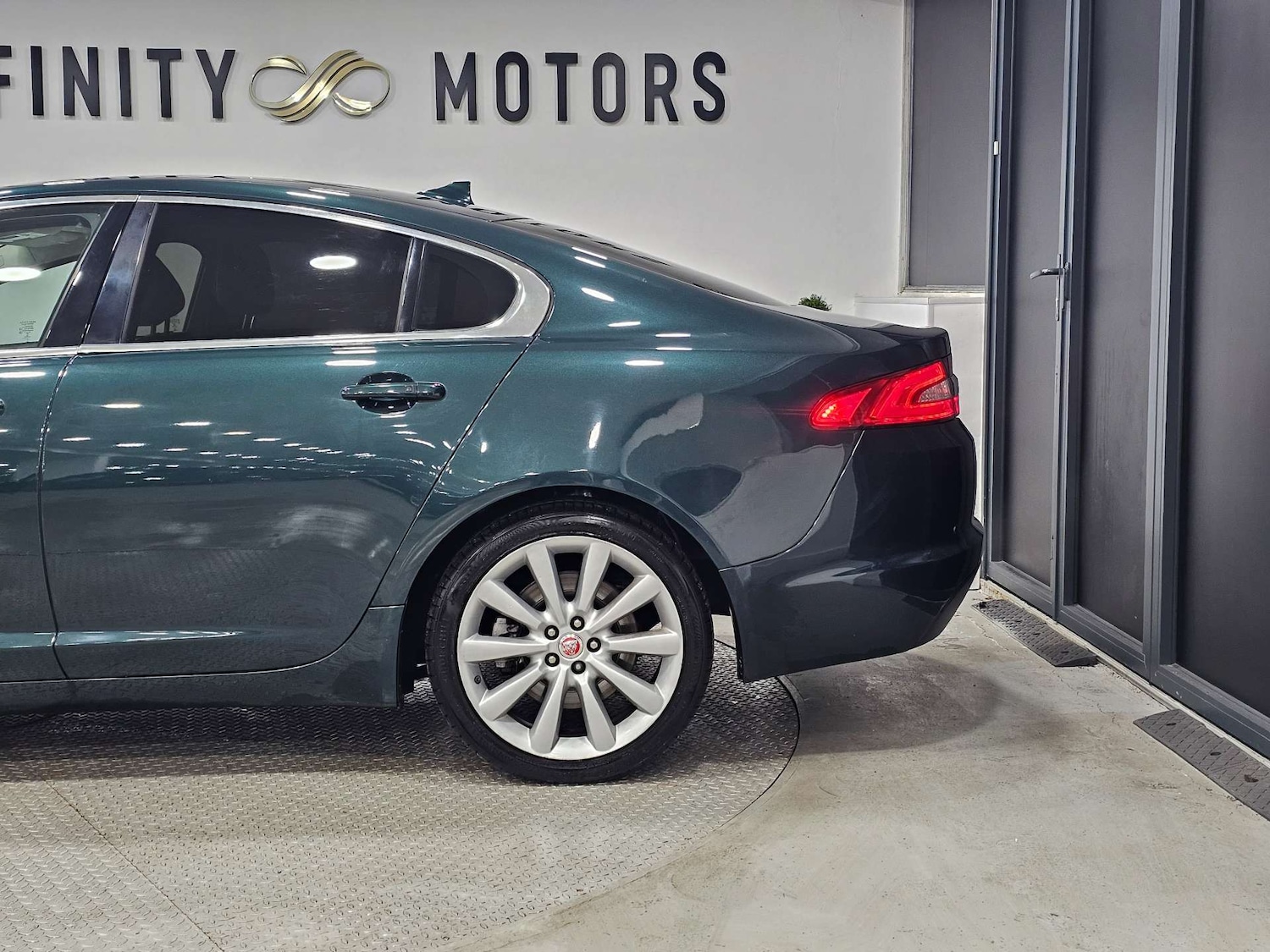Used Jaguar XF 2015 for sale - 76972313: Photo 9