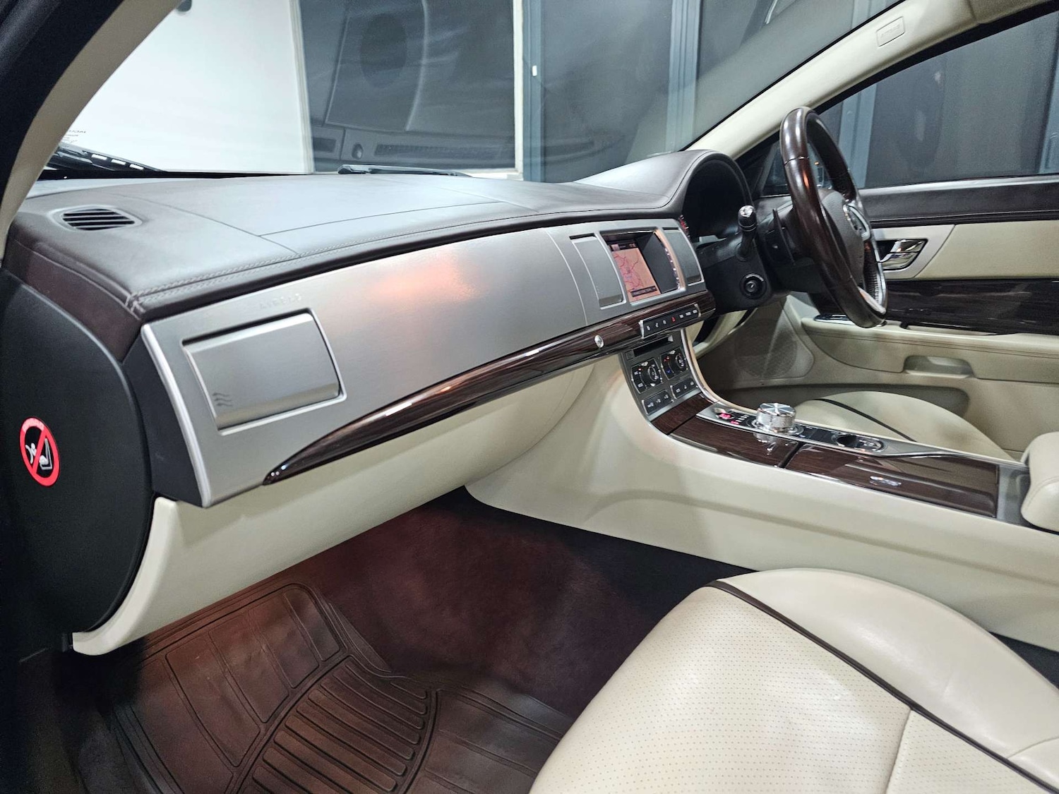 Used Jaguar XF 2015 for sale - 76972313: Photo 93