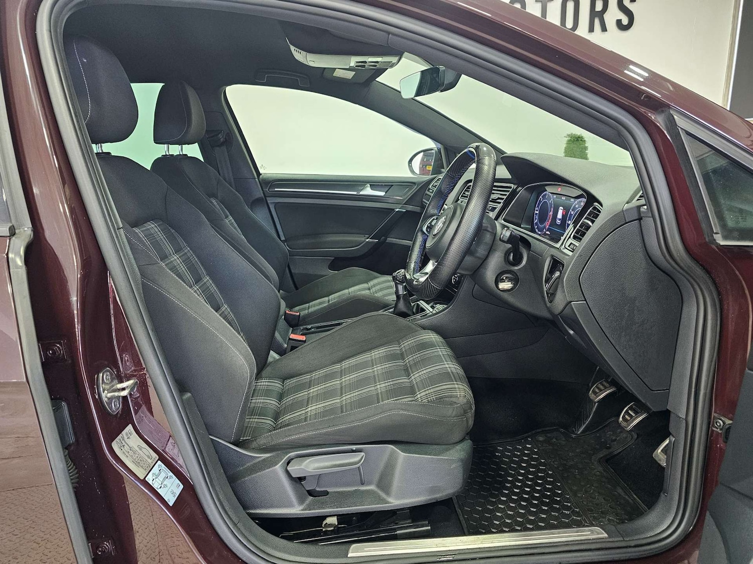 Used Volkswagen Golf 2017 for sale - 78016549: Photo 3