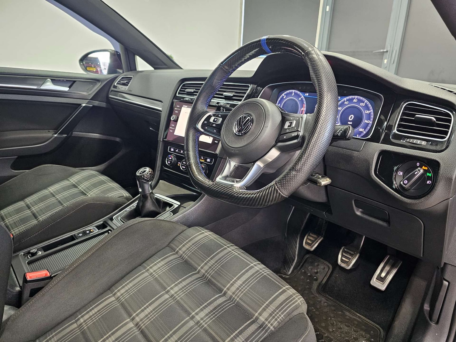 Used Volkswagen Golf 2017 for sale - 78016549: Photo 5