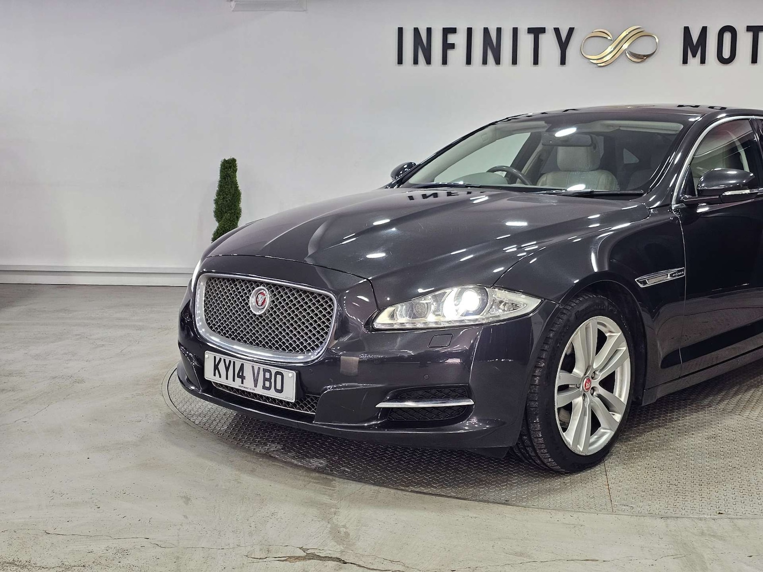 Used Jaguar XJ 2014 for sale - 77318484: Photo 19
