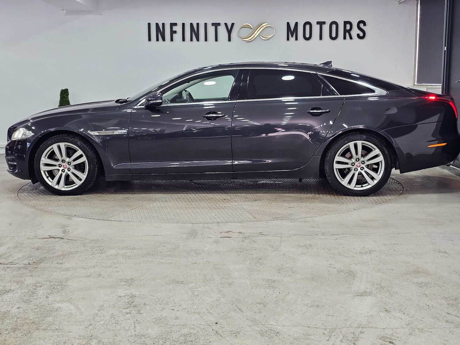 Used Jaguar XJ 2014 for sale - 77318484: Photo 20