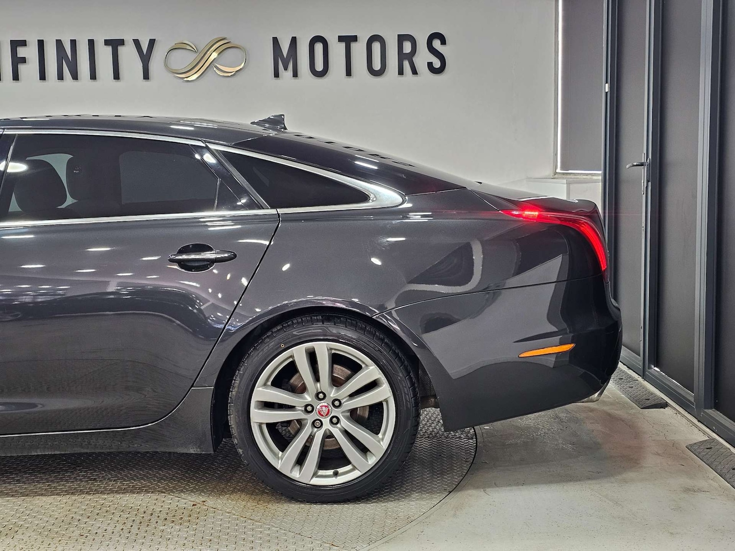 Used Jaguar XJ 2014 for sale - 77318484: Photo 21