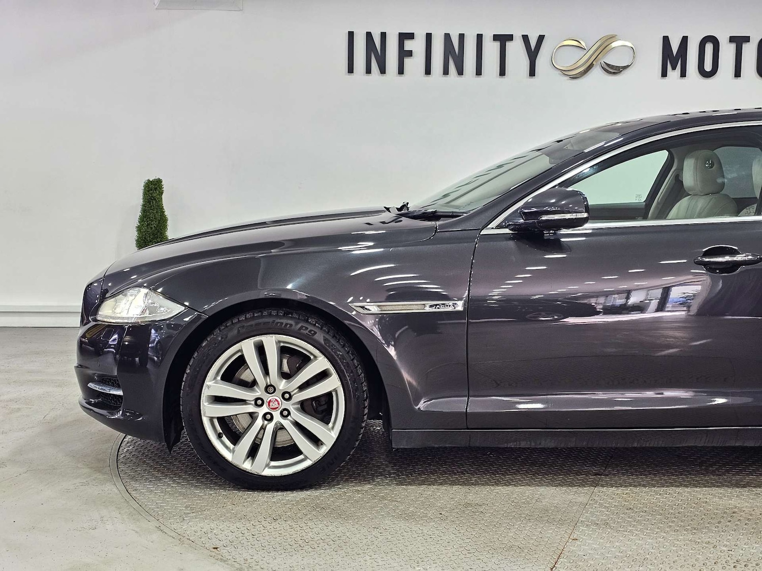 Used Jaguar XJ 2014 for sale - 77318484: Photo 22