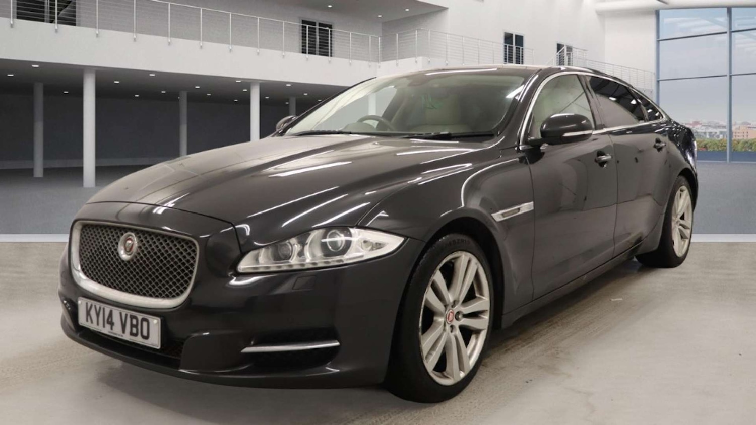 Used Jaguar XJ 2014 for sale - 77318484: Photo 3