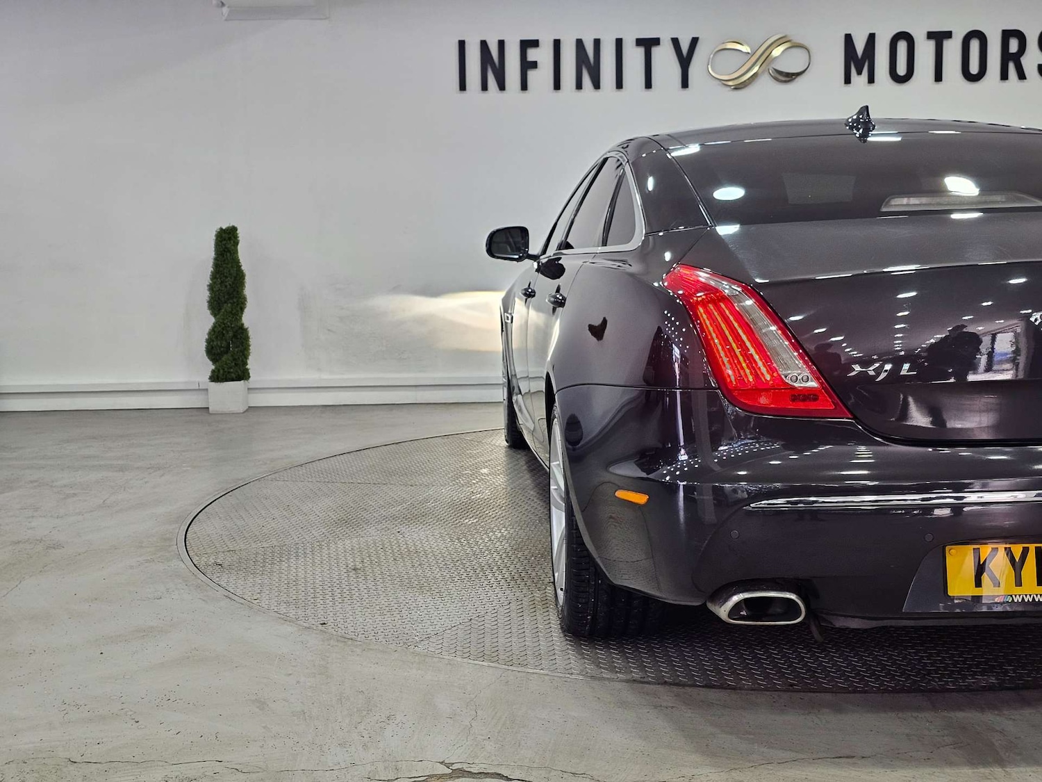 Used Jaguar XJ 2014 for sale - 77318484: Photo 30