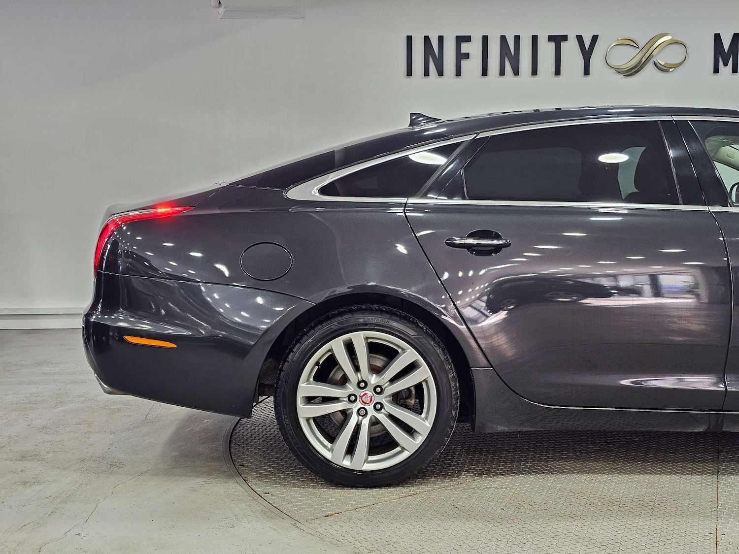 Used Jaguar XJ 2014 for sale - 77318484: Photo 37