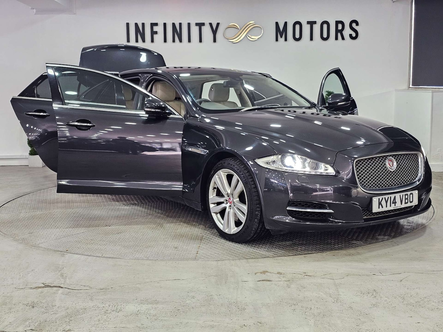 Used Jaguar XJ 2014 for sale - 77318484: Photo 43