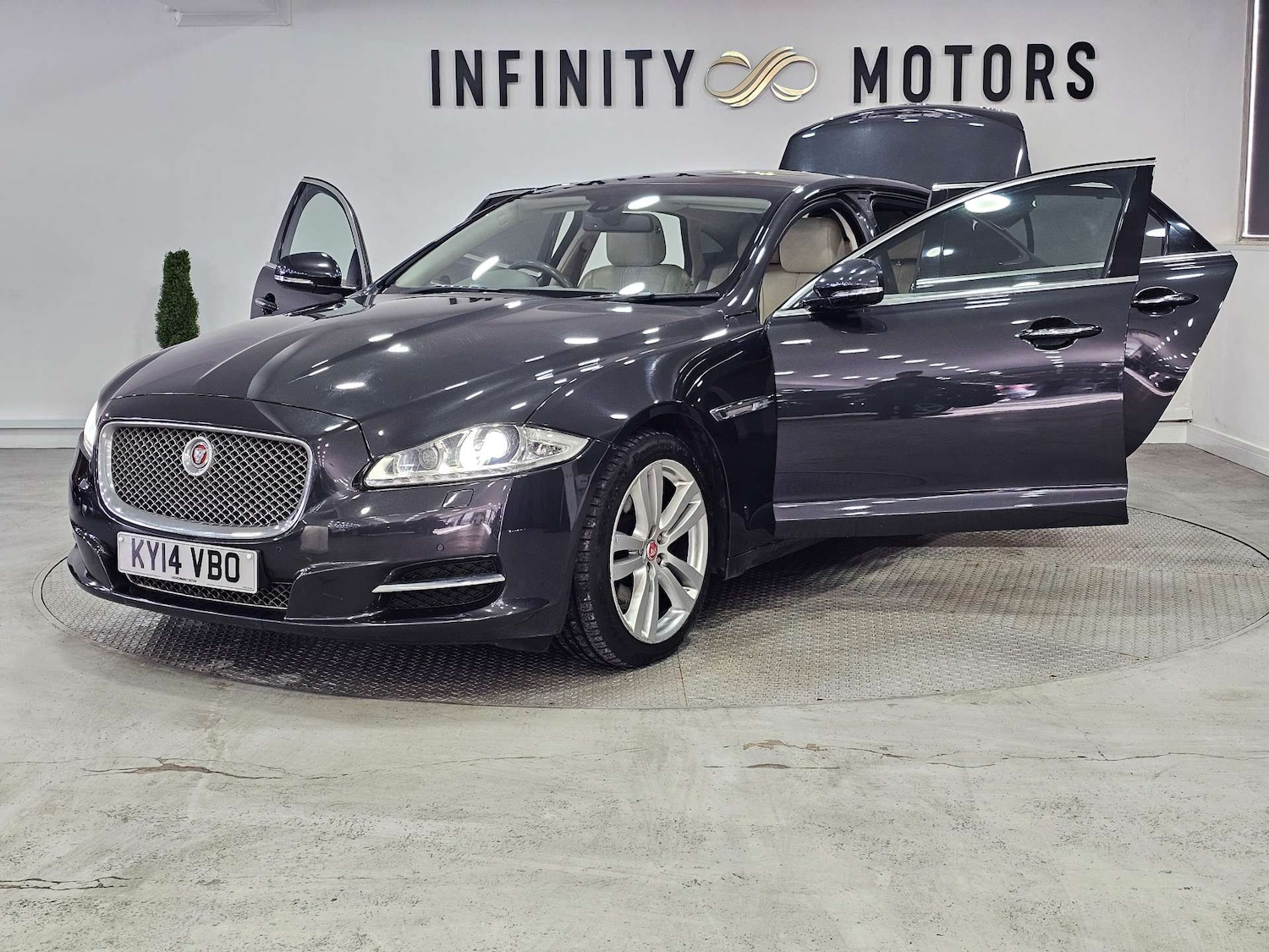 Used Jaguar XJ 2014 for sale - 77318484: Photo 45