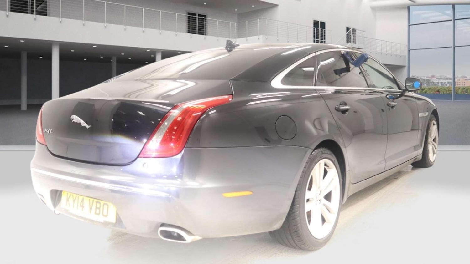 Used Jaguar XJ 2014 for sale - 77318484: Photo 5