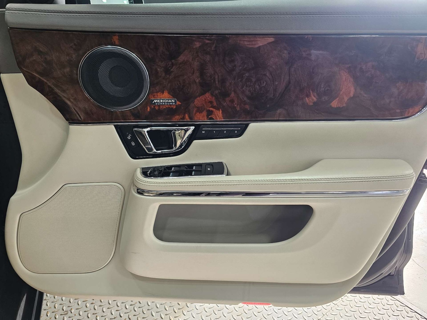 Used Jaguar XJ 2014 for sale - 77318484: Photo 50